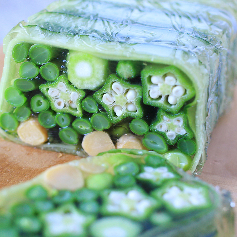 余りがちなゼラチンを使って。夏野菜のゼリー寄せレシピ